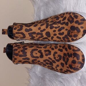 Ladies leopard brown & black boots